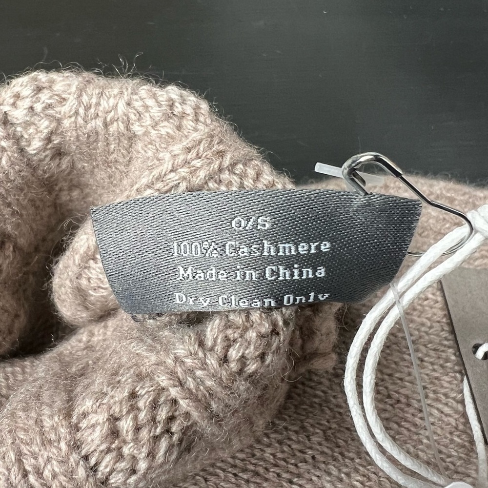 Amicale Cashmere Cable Knit Gloves, Beige NWT - Picture 5 of 6